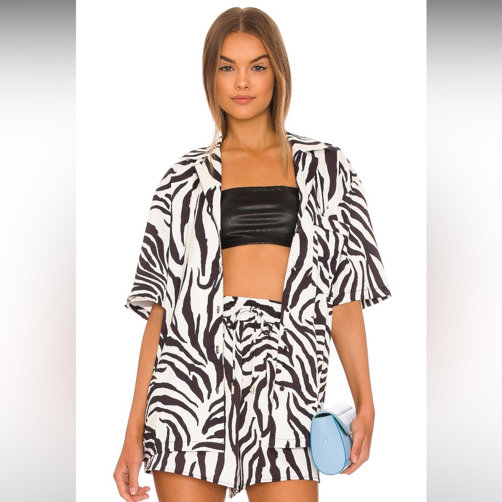 AFRM - Wrenn Button Front Shirt in Blanc Zebra
Great condition - only worn 1x